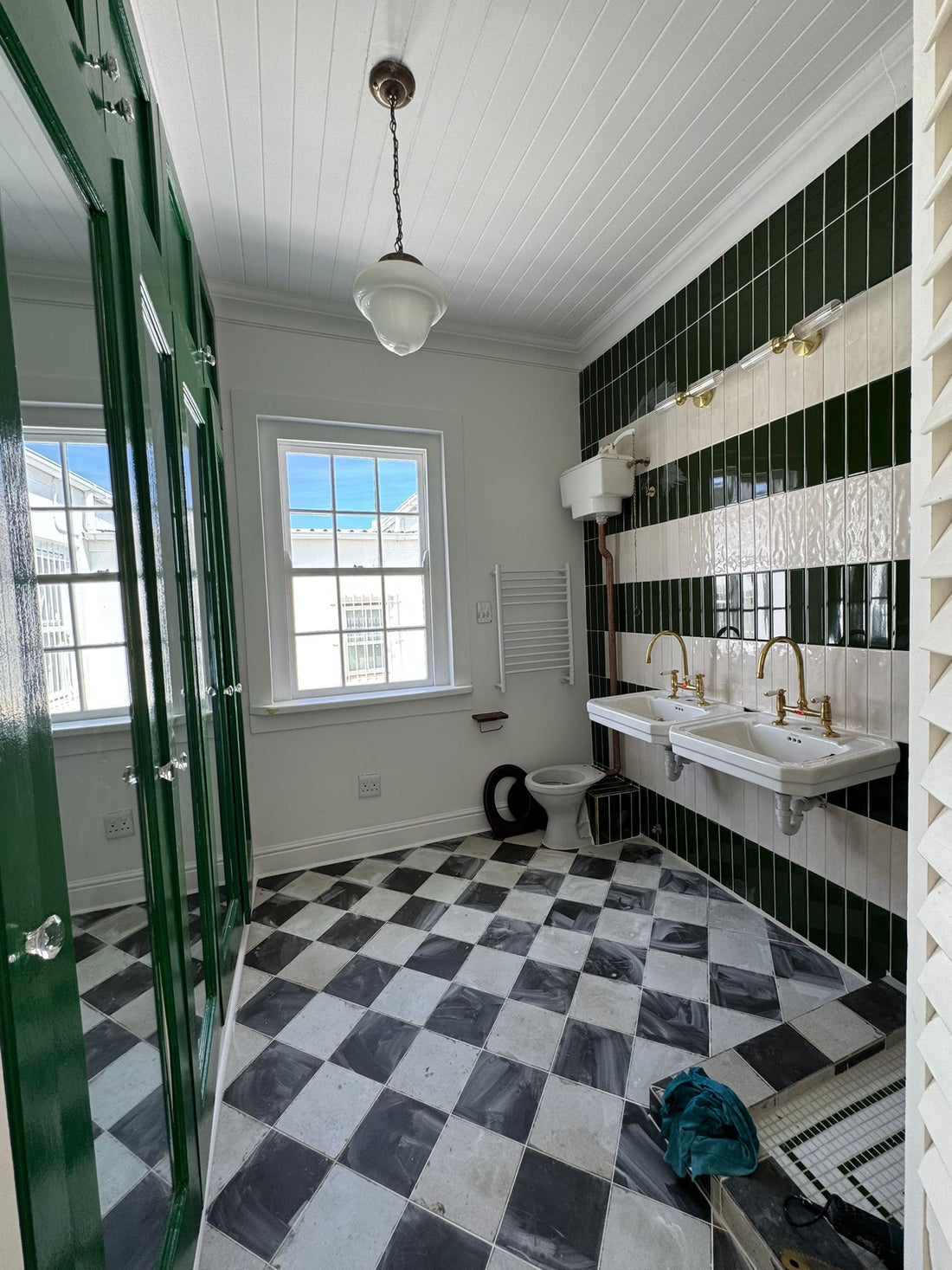 Timeless Elegance: Vintage Bathroom Meets Classic Brass Kitchen Design